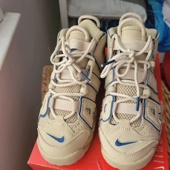 Nike Air More Uptempo gradeschool - Picture 2 of 7